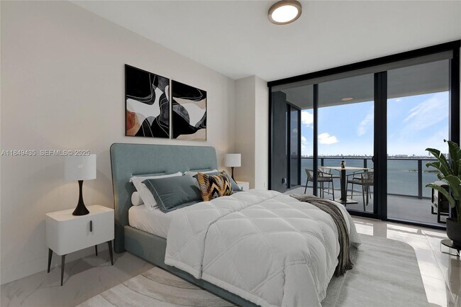 Building Photo - 700 NE 24th St