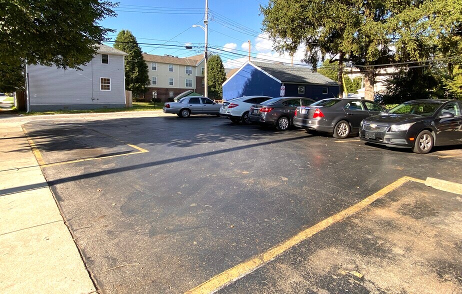 Parking Lot - 204 S Souder Ave