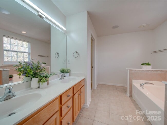 Building Photo - 11628 Eastwind Dr