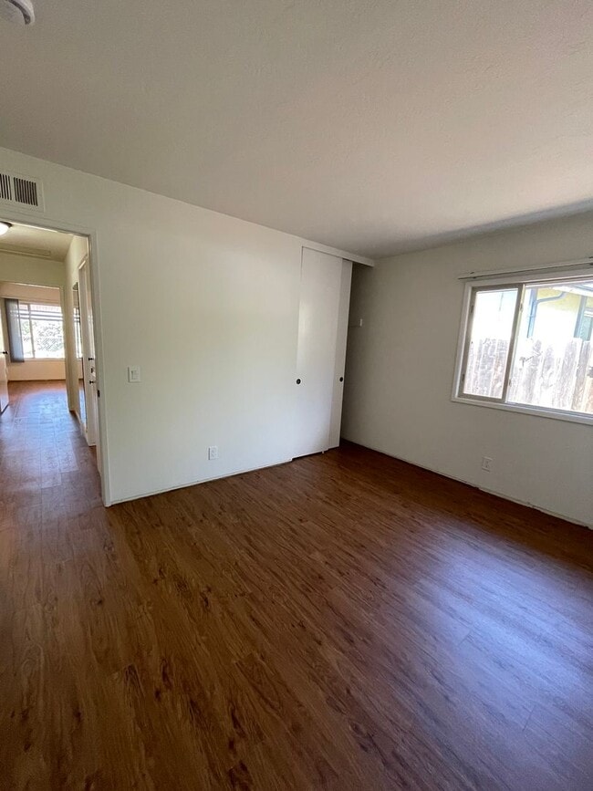 Building Photo - Terrific 3Br +/2Ba Single story house with...