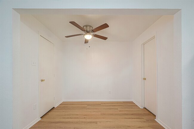 Building Photo - 2051 Santa Rosa St