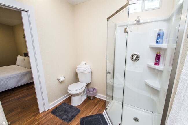 Building Photo - 121 Douglas Way St