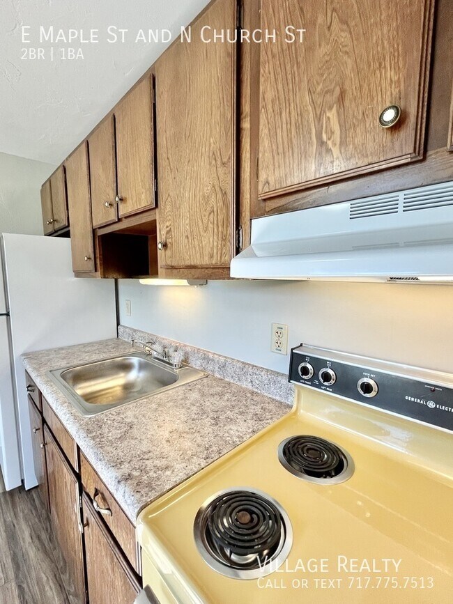 Building Photo - 361 E Maple St