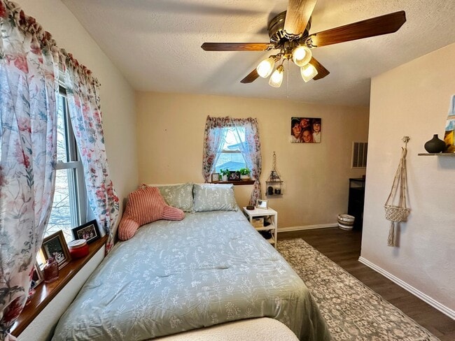 Building Photo - Rustic Charm