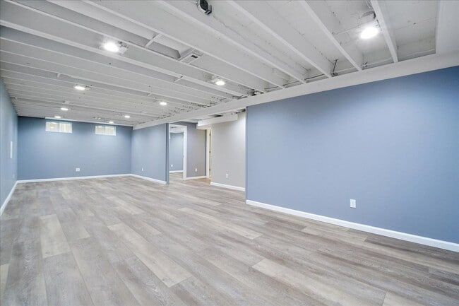 Building Photo - 113 Roland Ave