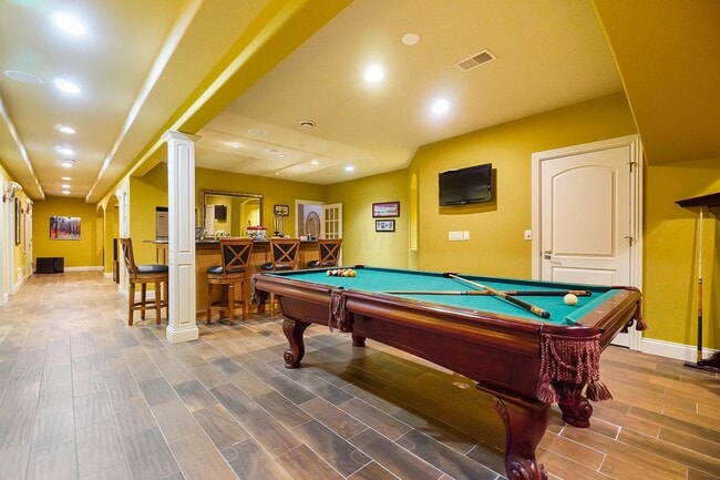 Building Photo - 6655 Traquair Pl