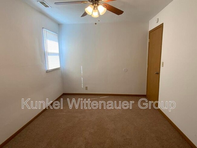 Building Photo - 1802 Jamestown Rd