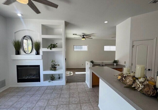 Building Photo - Beautiful 3 Bedroom 2 bath Tucson Home in Prime Eastside Location, Rancho Esperero – Available Now!