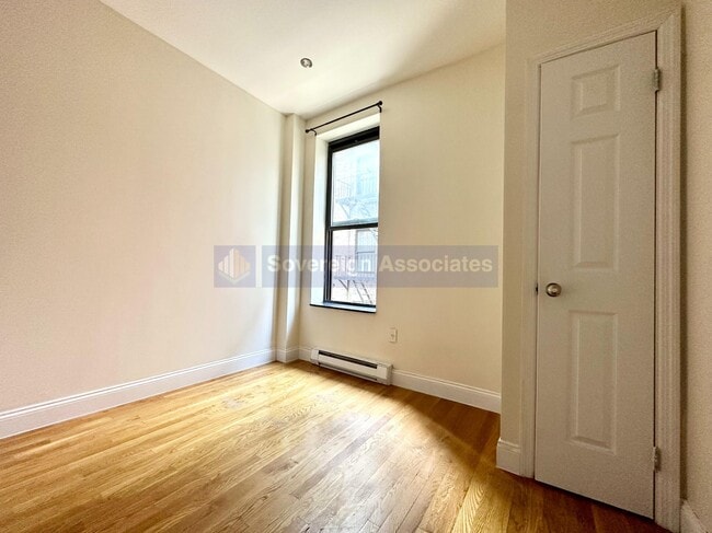 Building Photo - 216 W 108th St