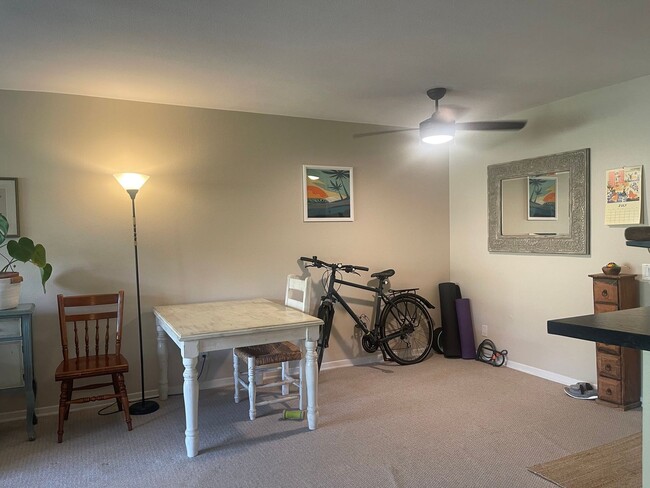 Building Photo - Charming 1 Bedroom, 1 Bathroom Condo