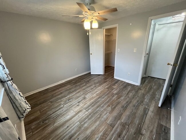 Building Photo - Beautifully remodeled 3 bedroom, 2.5 bath, 2 car garage