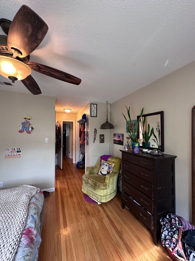 Building Photo - 1506 Manzanita Ln