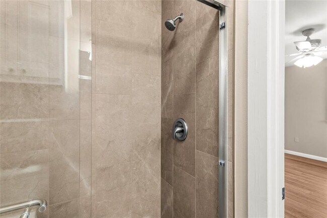 Building Photo - 18000 Lafayette Park Dr