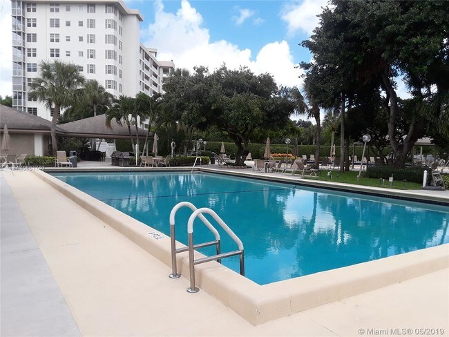 Building Photo - 3499 Oaks Way