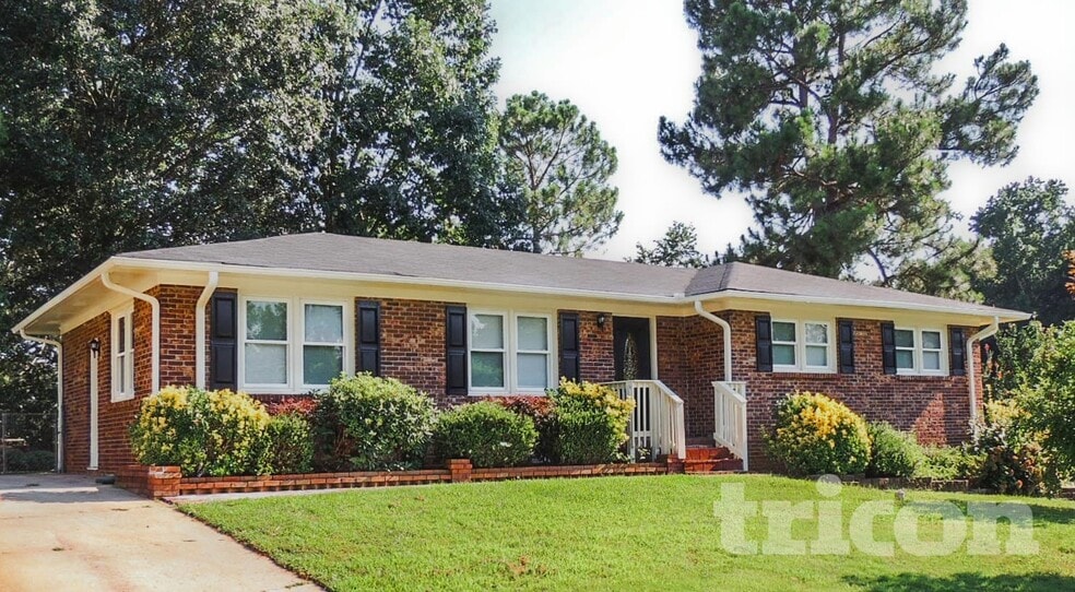 Building Photo - 1679 Cardinal Rd