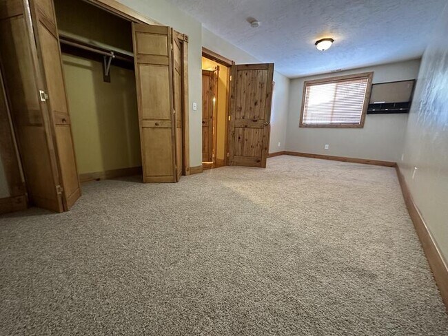 Building Photo - 113 Manilla Dr