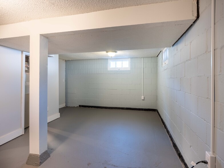 Building Photo - 1229 7th Ave SE