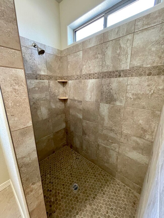 Building Photo - Beautiful 3 Bedroom Home in Southern Vistas w/ Solar!