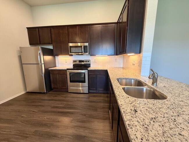 Building Photo - Come live in Knox Ridge!