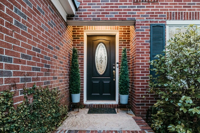 Building Photo - 944 Lakeview Dr