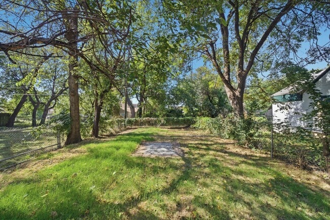 Building Photo - 424 S Quebec Ave