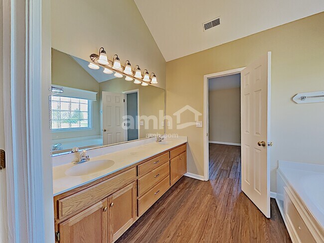 Building Photo - 2662 Hansford Dr