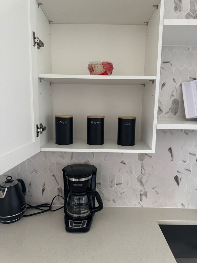 Building Photo - 1223 E Plant St