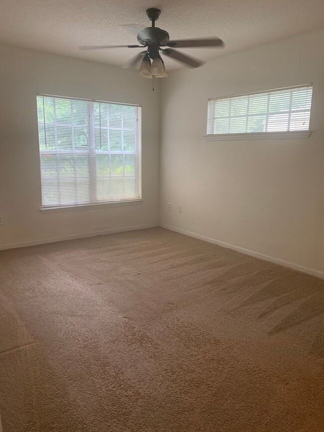 Building Photo - Coming Soon - Condo at Sunset Lake - 3 Beds, 2 Baths