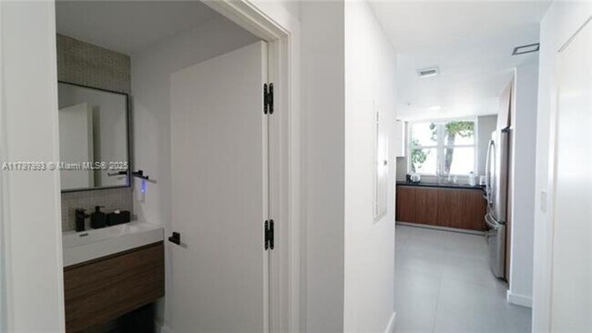 Building Photo - 7918 Harbor Island Dr