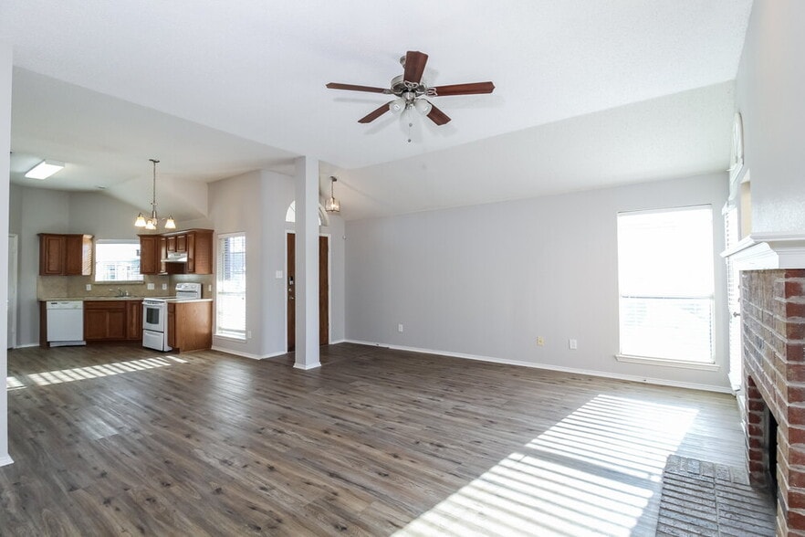Building Photo - 2920 Oakshire St