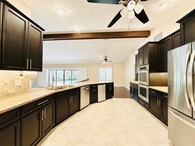 Building Photo - 3015 Tall Pine Dr