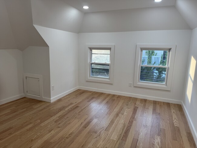 Building Photo - 263 Hawley Ave