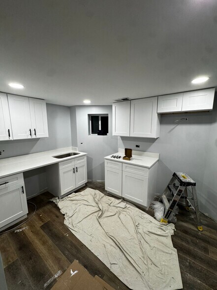 Primary Photo - 2925 N Lawndale Ave