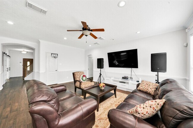 Building Photo - 5522 Brookhollow Oaks Trail