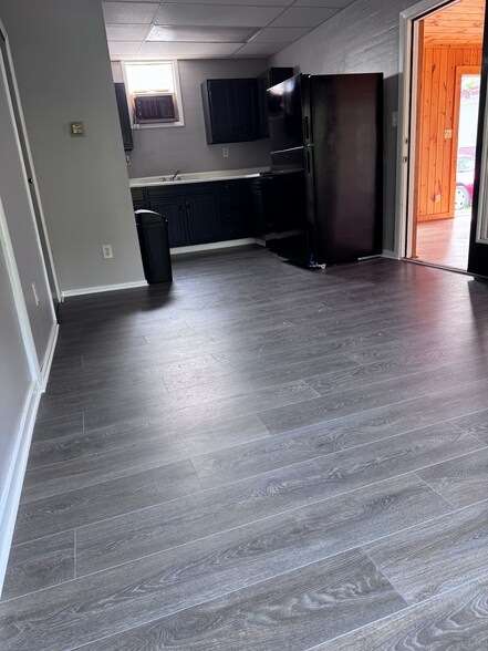 Bed/Kitchen - 906 West Ave