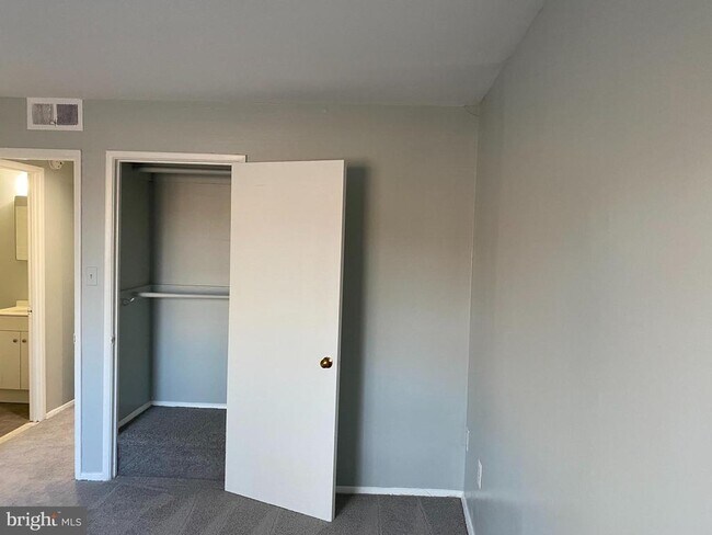 Building Photo - 7145 Donnell Pl