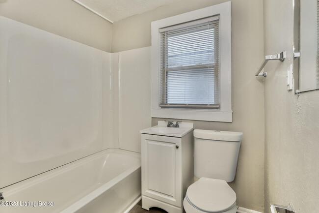Building Photo - 4020 Larkwood Ave