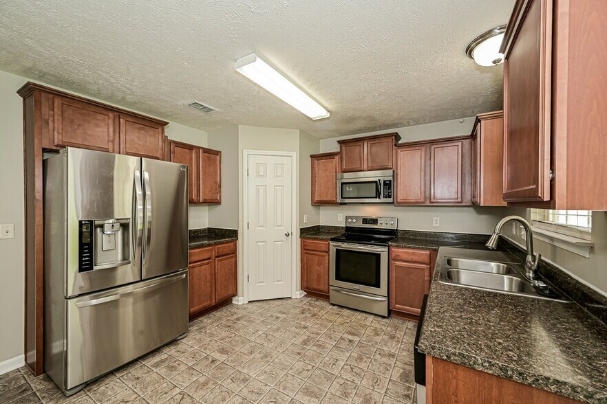 Building Photo - 3746 Maya Dr