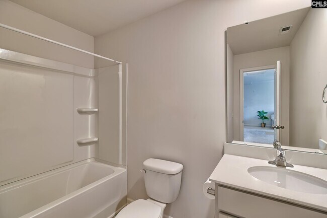 Building Photo - 660 Collett Dr