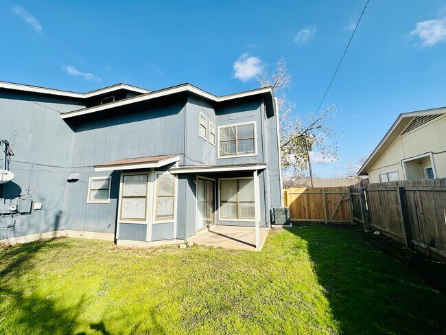 Building Photo - 152 RIDGE