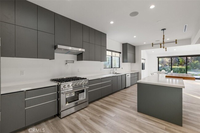 Building Photo - 5301 Crebs Ave