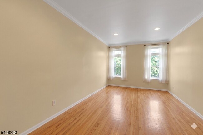 Building Photo - 84 Autumn Ridge Rd