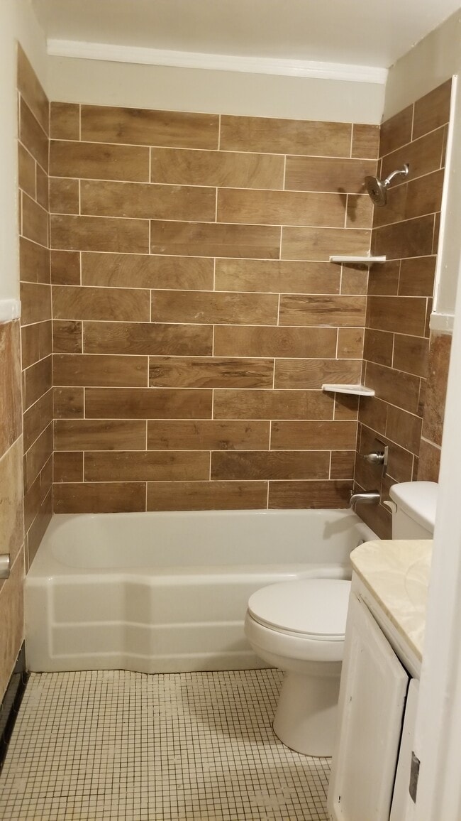 Building Photo - 620 W Shawnee Dr