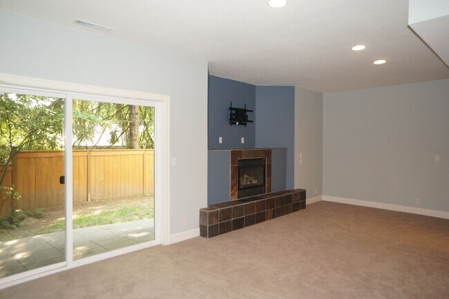 Building Photo - Spectacular NW Portland 4 bedroom with gue...
