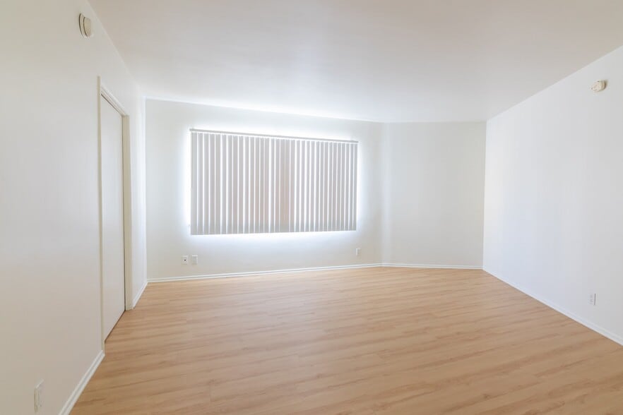 Building Photo - 667-669-669 Levering Ave
