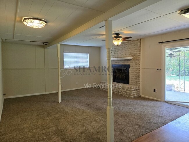 Building Photo - 1105 Willard