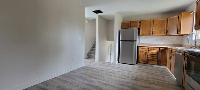Building Photo - 3 Bedroom 1.5 Bathroom Home