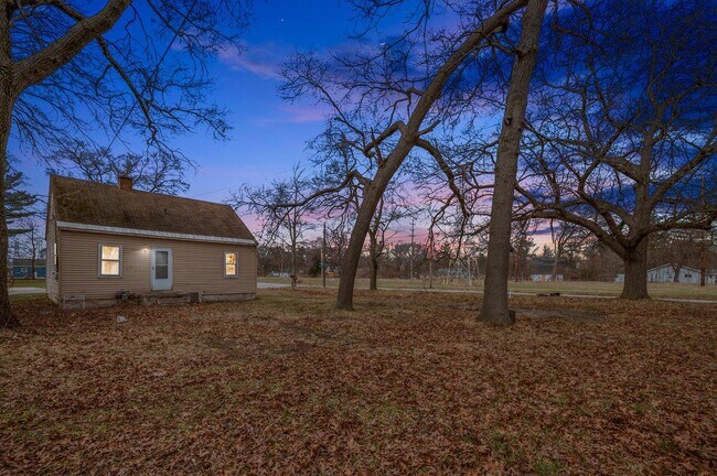 Building Photo - 2016 Reynolds St