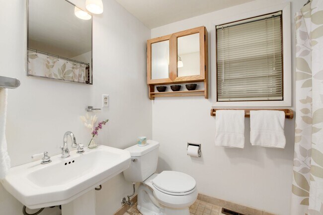 Building Photo - Charming Old Town Louisville Bungalow with Solar & Carriage House!