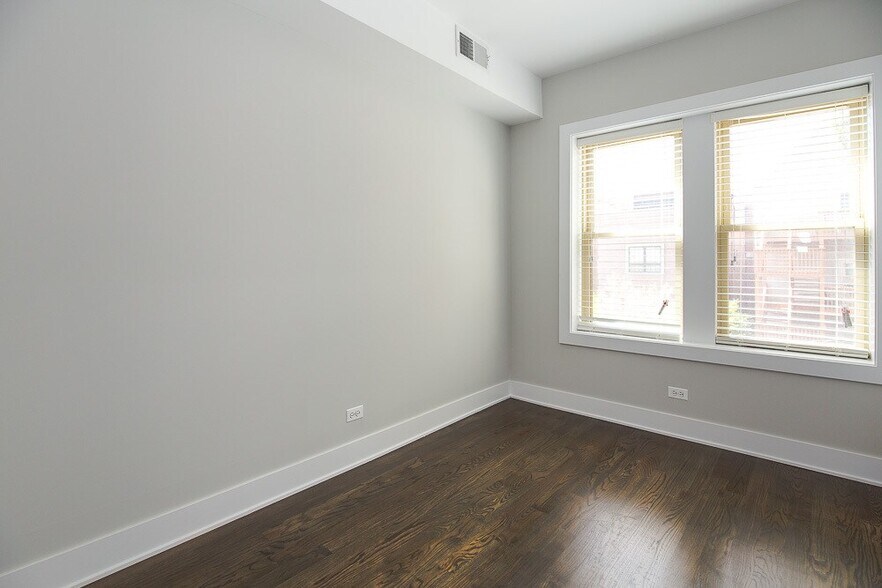 Building Photo - 3924 N Janssen Ave